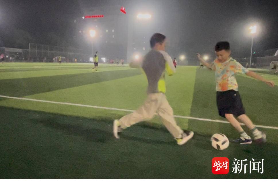 KttHq, 成群, 有一些学生