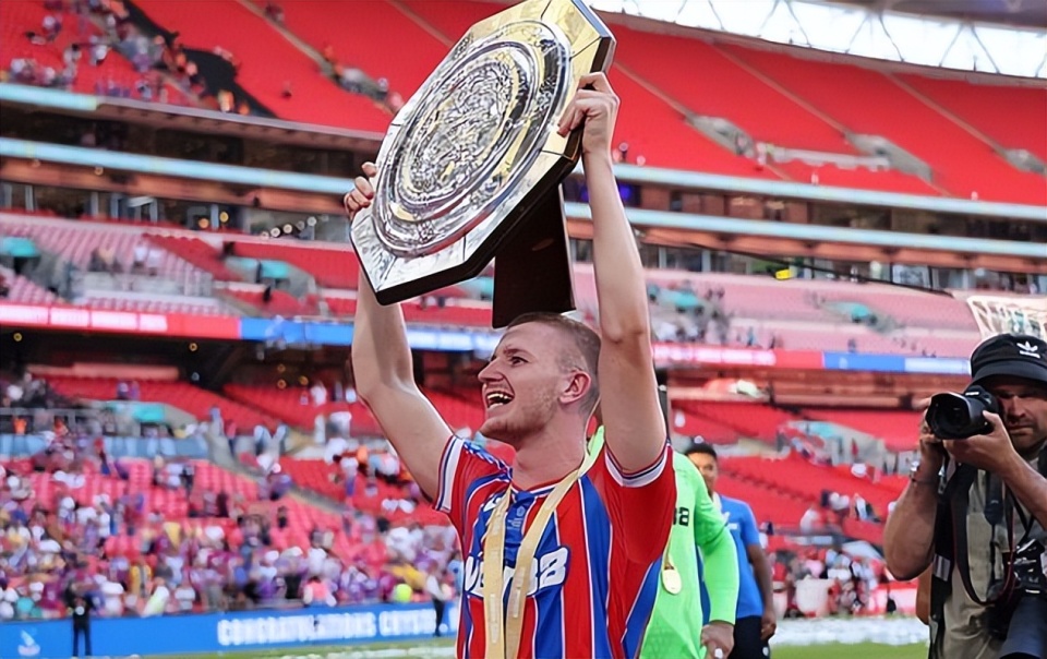 令人惊喜的, 传统, 曼联和曼城